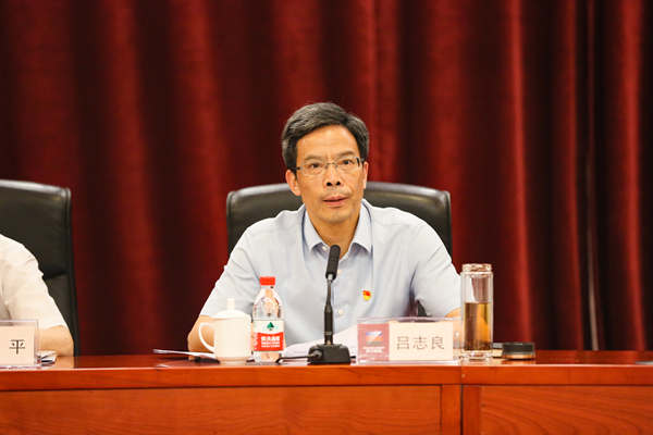 省国资委党委副书记、副主任吕志良出席会议并讲话。 顾明杰 摄.jpg 省国资委党委副书记、副主任吕志良出席会议并讲话。 顾明杰 摄.jpg