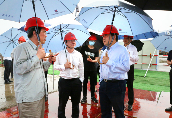 省人大常委会党组副书记、副主任李卫宁（右一）调研找彩吧乐清电厂三期项目。 楼玮瑶 摄.jpg