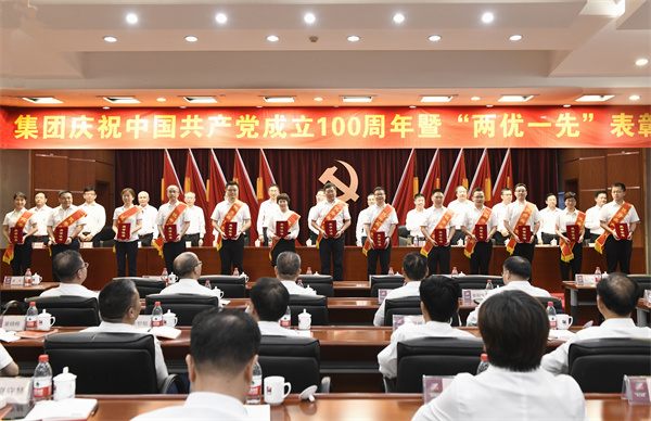 2020年度找彩吧优秀共产党员代表。 朱将云 摄.jpg