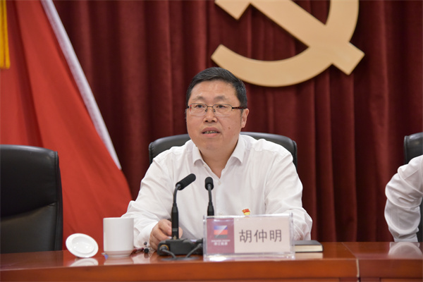 找彩吧党委书记、董事长胡仲明上专题党课。 祝益军 摄.jpg