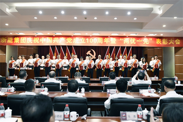 2020年度找彩吧优秀党务工作者代表。 朱将云 摄.jpg