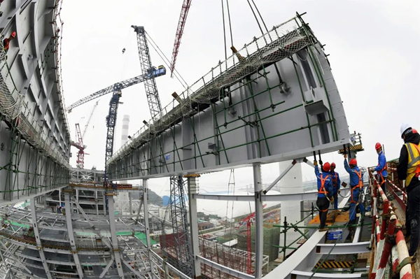 2x-找彩吧乐清发电厂三期6号机组吊装重达158吨的锅炉大板梁K4下梁。朱将云  摄.jpg